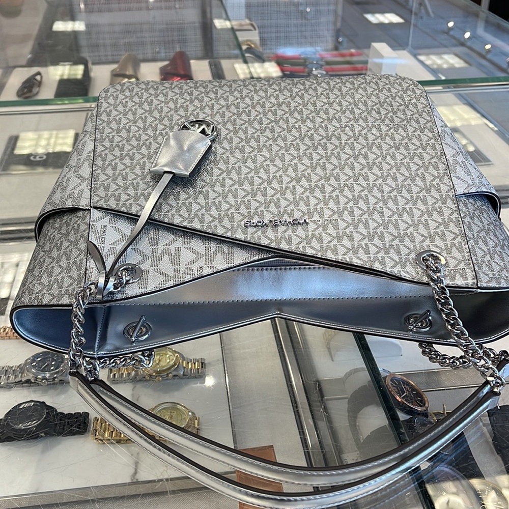 Michael Kors Jet Set Travel Large Chained Tote Shoulder Bag MK 
Silver

NWT - Picture 7 of 16